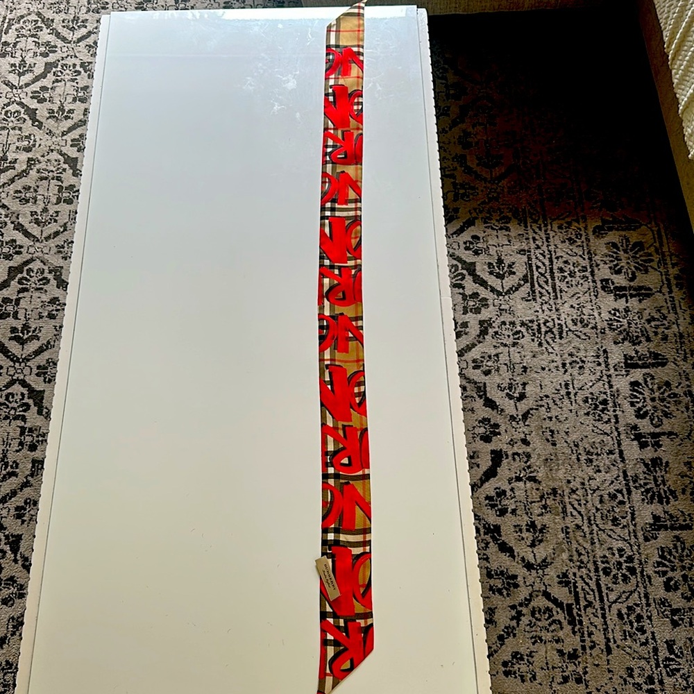 BURBERRY SCARF - Picture 2 of 5